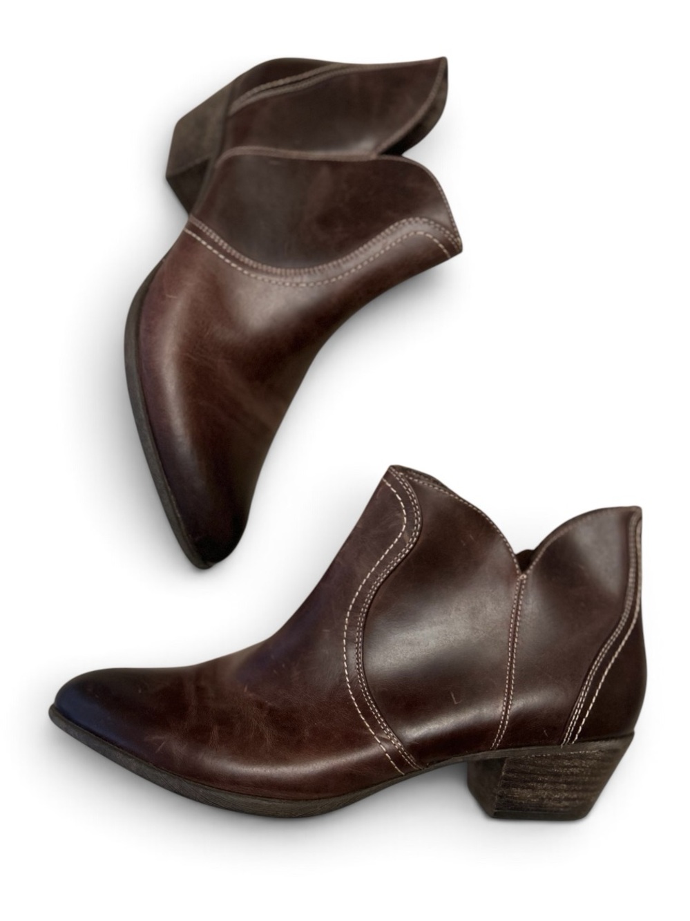ARIAT ‘Astor’ Distressed Leather Ankle Boot